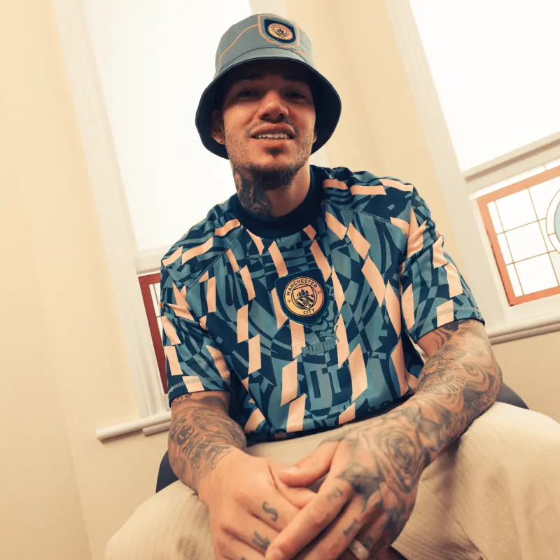 manchester-city-definitely-city-ftblstatement-retro-top-701231152-navy